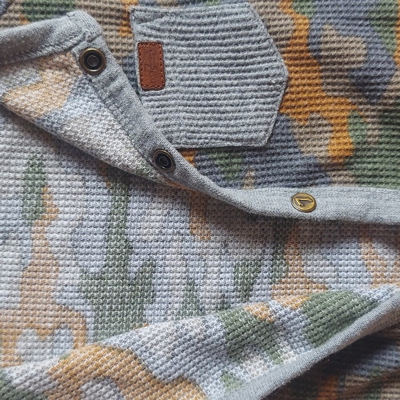 For All Mankind 0/3months baby camo button up onesie - Picture 7 of 8